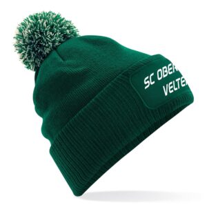 Grüne SCO-Strickmütze mit Bommel und weißem Vereinsschriftzug auf dem Umschlag.