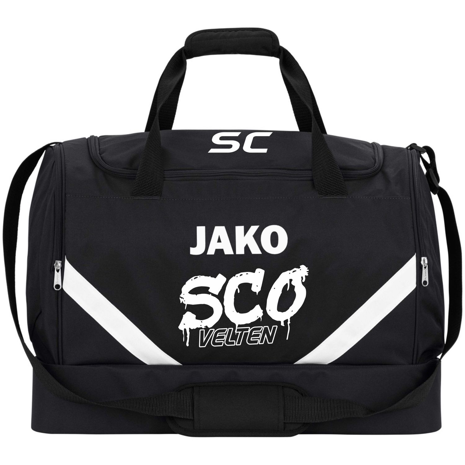 Schwarze JAKO Sporttasche Iconic mit Bodenfach, weißen Details, SCO-Graffiti und Initialen.