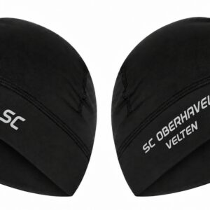 Schwarze JAKO Funktionsmütze RUN in zwei gegenüberliegenden Ansichten: Beispielinitialen SC auf einer Seite und Vereins-Schriftzug SC Oberhavel Velten auf der anderen, Veredelung mit Reflektorfolie.