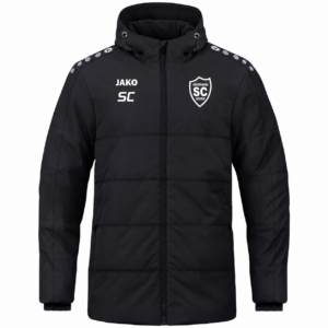 Schwarze JAKO Coachjacke One 7120 mit Kapuze, weißem SCO-Brustwappen und Beispielinitialen SC, Vorderansicht.